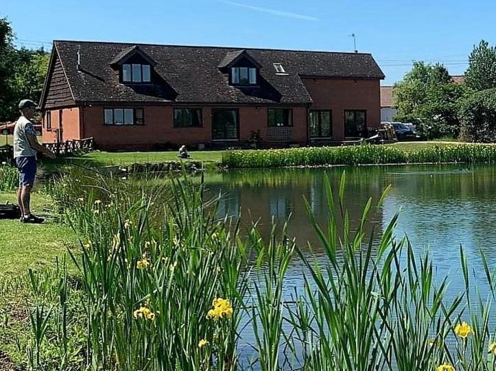 Bransford Farm Fishery & B & B Exterior foto