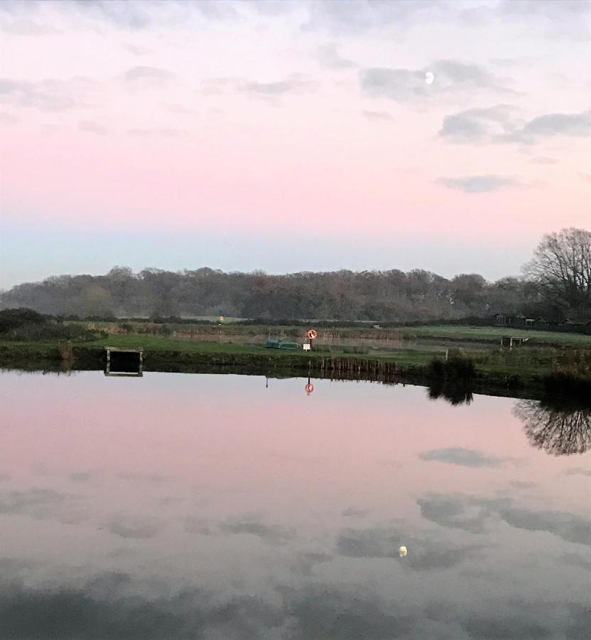 Bransford Farm Fishery & B & B Exterior foto