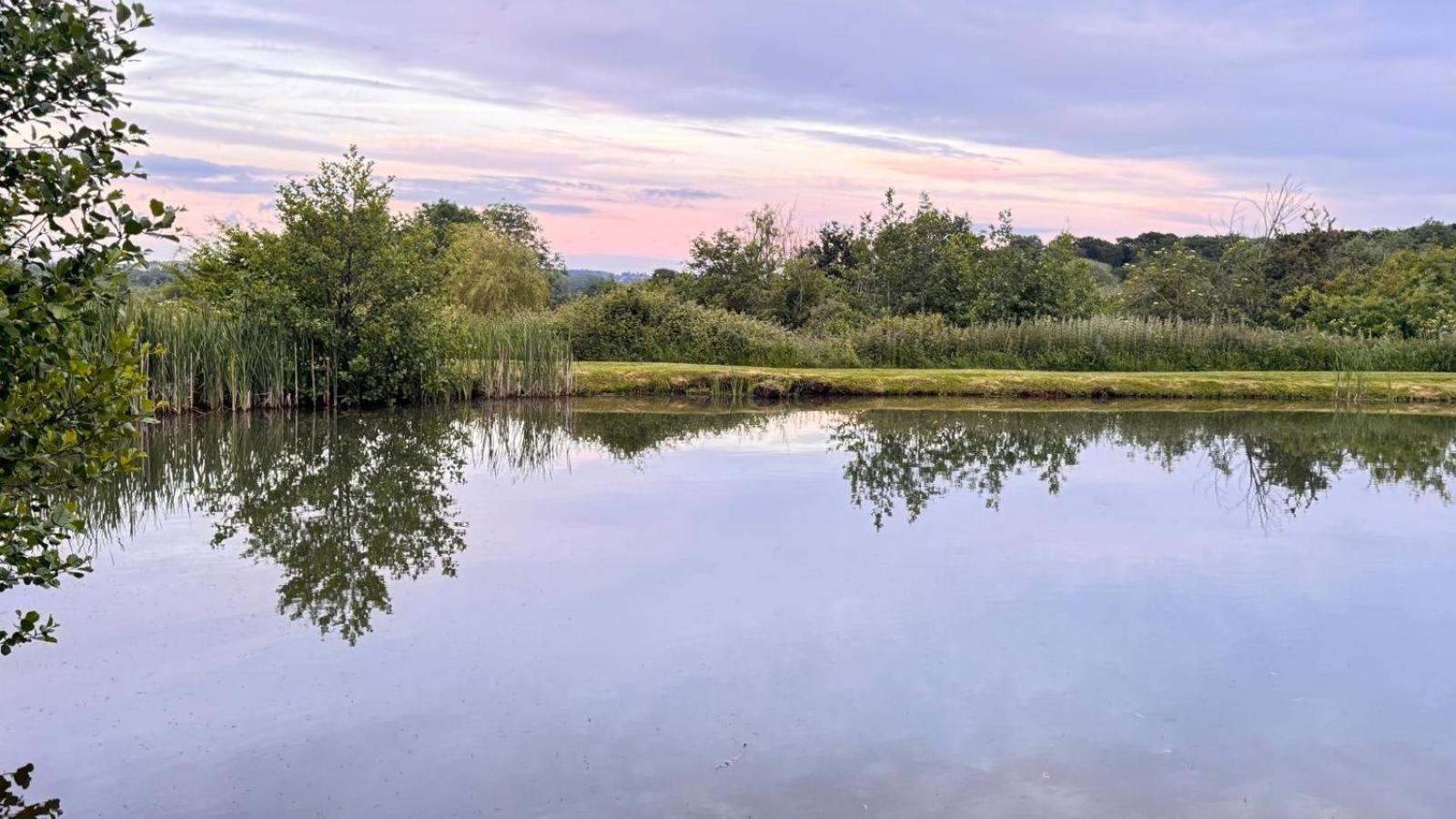Bransford Farm Fishery & B & B Exterior foto